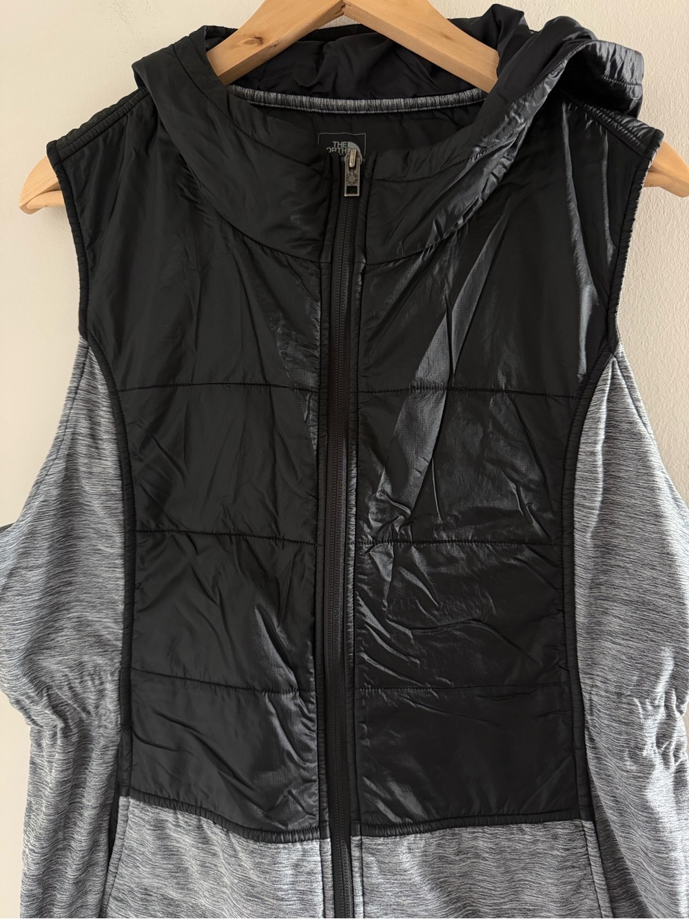 The North Face Black & Gray Hooded Women's XL Vest Outdoor Full Zip - Picture 3 of 11